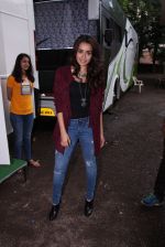 Shraddha Kapoor snapped on the sets of Rock on 2 on 30th Aug 2016 (31)_57c68409e35d2.JPG