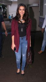 Shraddha Kapoor snapped on the sets of Rock on 2 on 30th Aug 2016 (38)_57c68418204e3.JPG