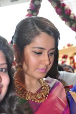 Raashi Khanna Inagurated R.S Brothers at Kothapet on 2nd Sept 2016 (376)_57c9a27808fa2.JPG