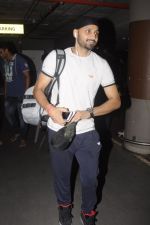 Harbhajan Singh snapped at airport on 2nd Sept 2016 (3)_57ca78d199ff4.JPG