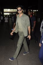 Sidharth Malhotra snapped at airport on 2nd Sept 2016 (12)_57ca791982f90.JPG