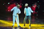 Prabhu Deva with his father on the sets of Star Plus_s Dance Plus on 4th Sept 2016 (6)_57cd635f8d068.JPG