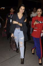 Shraddha Kapoor snapped at airport on 5th Sept 2016 (31)_57ce6a64c161d.JPG