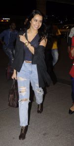 Shraddha Kapoor snapped at airport on 5th Sept 2016 (32)_57ce6a664e76b.JPG