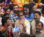 Amitabh Bachchan at Lalbaug ka raja on 6th Sept 2016 (1)_57cfbba25c851.JPG