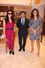Sushmita Sen, Preity Zinta during the launch of India_s first customized gold coin store IBJA Gold, in Mumbai on 7th Sept 2016 (28)_57d10ff9bd345.JPG