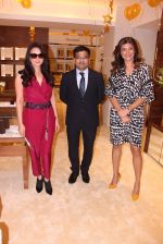 Sushmita Sen, Preity Zinta during the launch of India_s first customized gold coin store IBJA Gold, in Mumbai on 7th Sept 2016 (29)_57d10ffe0aaa2.JPG