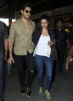 Sidharth Malhotra snapped at airport on 8th Sept 2016 (17)_57d291123c6c7.JPG
