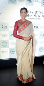 Sonam Kapoor during the launch of the first Indian Bridal Fashion Week Wedding Store, in New Delhi on 9th Sept 2016 (28)_57d4178a70625.jpg