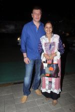 Aditya Pancholi, Zarina Wahab snapped with his family for dinner in Bandra on 12th Sept 2016 (6)_57d79c36f13a2.JPG