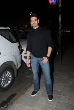 Sooraj Pancholi snapped with his family for dinner in Bandra on 12th Sept 2016 (7)_57d79c4f240c7.JPG