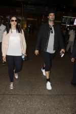 Sunny Leone snapped at airport on 12th Sept 2016 (30)_57d76cb5706f8.JPG