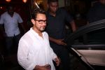Aamir Khan snapped outside a spa on 13th Sept 2016 (13)_57d8f2892a537.JPG