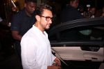 Aamir Khan snapped outside a spa on 13th Sept 2016 (15)_57d8f28b6fee7.JPG