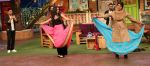Nargis Fakhri on the sets of The Kapil Sharma Show on 15th Sept 2016 (10)_57db939bc58f9.jpg