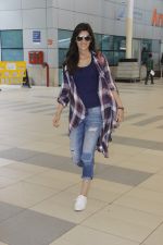 Kriti Sanon snapped at airport on 19th Sept 2016 (2)_57e022adae91f.JPG
