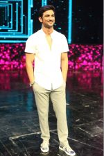 Sushant Singh Rajput on the sets of Dance Plus to promote his upcoming movie MS Dhoni (3)_57e010d77a14f.jpg