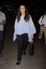 Neha Dhupia snapped at airport on 20th Sept 2016 (40)_57e234ff3b0a5.JPG