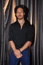 Tiger Shroff at the launch of Sajid Nadiadwala_s France Honours on 20th Sept 2016 (31)_57e2383c9d731.JPG