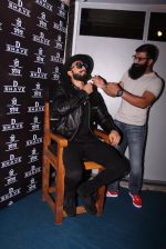 Ranveer Singh inaugurates D Shave salon by his personal hair stylist on 27th Sept 2016 (82)_57ebf6c3c11e2.JPG