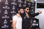 Ranveer Singh inaugurates D Shave salon by his personal hair stylist on 27th Sept 2016 (90)_57ebf6cff22d7.JPG