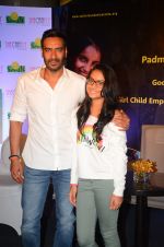 Ajay Devgan at smile foundation event with daughter Nysa on 28th Sept 2016 (86)_57ecb3c6875b1.JPG