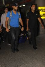 Mahendra Singh Dhoni snapped at airport on 29th Sept 2016 (41)_57ee2ca4885de.JPG