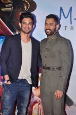 Mahendra Singh Dhoni, Sushant Singh Rajput at MS Dhoni premiere in Mumbai on 29th Sept 2016 (87)_57ee3431a6d18.JPG