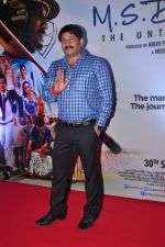 Manoj Tiwari at MS Dhoni premiere in Mumbai on 29th Sept 2016 (28)_57ee340d1c16b.JPG