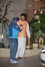 Varun Dhawan, Abhishek Bachchan snapped at Antila for ISL meet on 29th Sept 2016 (53)_57ee30f888ef8.JPG