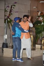 Varun Dhawan, Abhishek Bachchan snapped at Antila for ISL meet on 29th Sept 2016 (55)_57ee30f95df15.JPG
