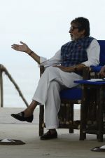 Amitabh Bachchan at NDTV Cleanathon campaign in Juhu Beach on 2nd Oct 2016 (2)_57f11d3baa1fe.JPG