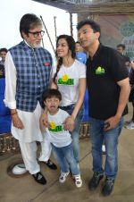 Amitabh Bachchan, Divya Kumar at NDTV Cleanathon campaign in Juhu Beach on 2nd Oct 2016 (78)_57f11d45a3154.JPG