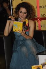 Kangana Ranaut at Chetan Bhagats new novel One Indian Girl launch in Oberoi Mall on 1st Oct 2016 (36)_57f0fb16e84c4.JPG