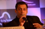 Salman at Being Human jewellery launch on 30th Sept 2016 (13)_57f0ef6b93f3e.jpg