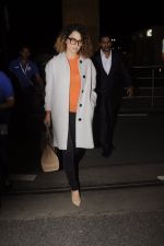 Kangana Ranaut leaves for 2 month to usa for simean movie shoot on 3rd Oct 2016 (11)_57f3a71534adb.JPG