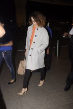 Kangana Ranaut leaves for 2 month to usa for simean movie shoot on 3rd Oct 2016 (13)_57f3a7456048d.JPG