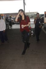 Kriti Sanon snapped at airport on 4th Oct 2016 (24)_57f4e780a163d.JPG