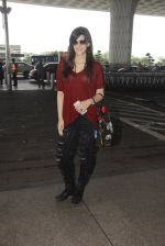 Kriti Sanon snapped at airport on 4th Oct 2016 (28)_57f4e7c6d5847.JPG