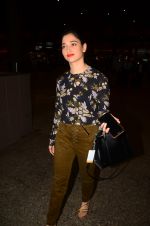 Tamannaah Bhatia snapped at airport on 5th Oct 2016 (37)_57f5e14596571.JPG