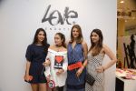 Amrita Arora at Love Generation launch at Shoppers Stop on 7th Oct 2016 (38)_57f89fd49a917.JPG