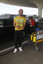Ayushmann Khurrana snapped at airport on 7th Oct 2016 (18)_57f897a983883.JPG