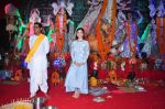 Alia BHatt at Durga Pooja on 8th Oct 2016 (122)_57fb16d9b7520.JPG