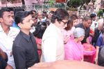 Amitabh Bachchan, Jaya Bachchan at asthami pooja at ram krishna mission on 8th Oct 2016 (63)_57fb22c700886.JPG