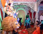 Sonali Kulkarni visited Worli Sarvajanik Navratra Mahotsav Mandal to blesing of Ma Durga at Worli on 8th Oct 2016 (2)_57fb465c77875.JPG