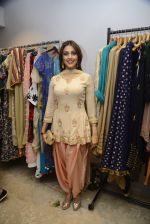 Aarti Chhabria at designer Manali Jagtap store festive collection launch on 10th Oct 2016 (133)_57fc89193b5c6.JPG