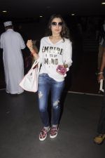 Ameesha Patel snapped at airport on 10th Oct 2016 (27)_57fc7f49cca71.JPG