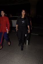 Sonakshi Sinha snapped at airport on 10th Oct 2016 (55)_57fc7f43babbf.JPG