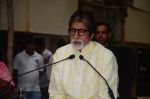 Amitabh Bachchan celebrates his birthday with media on 11th Oct 2016 (20)_57fdcc255d7b3.JPG