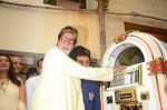 Amitabh Bachchan celebrates his birthday with media on 11th Oct 2016 (41)_57fdccca19f43.JPG